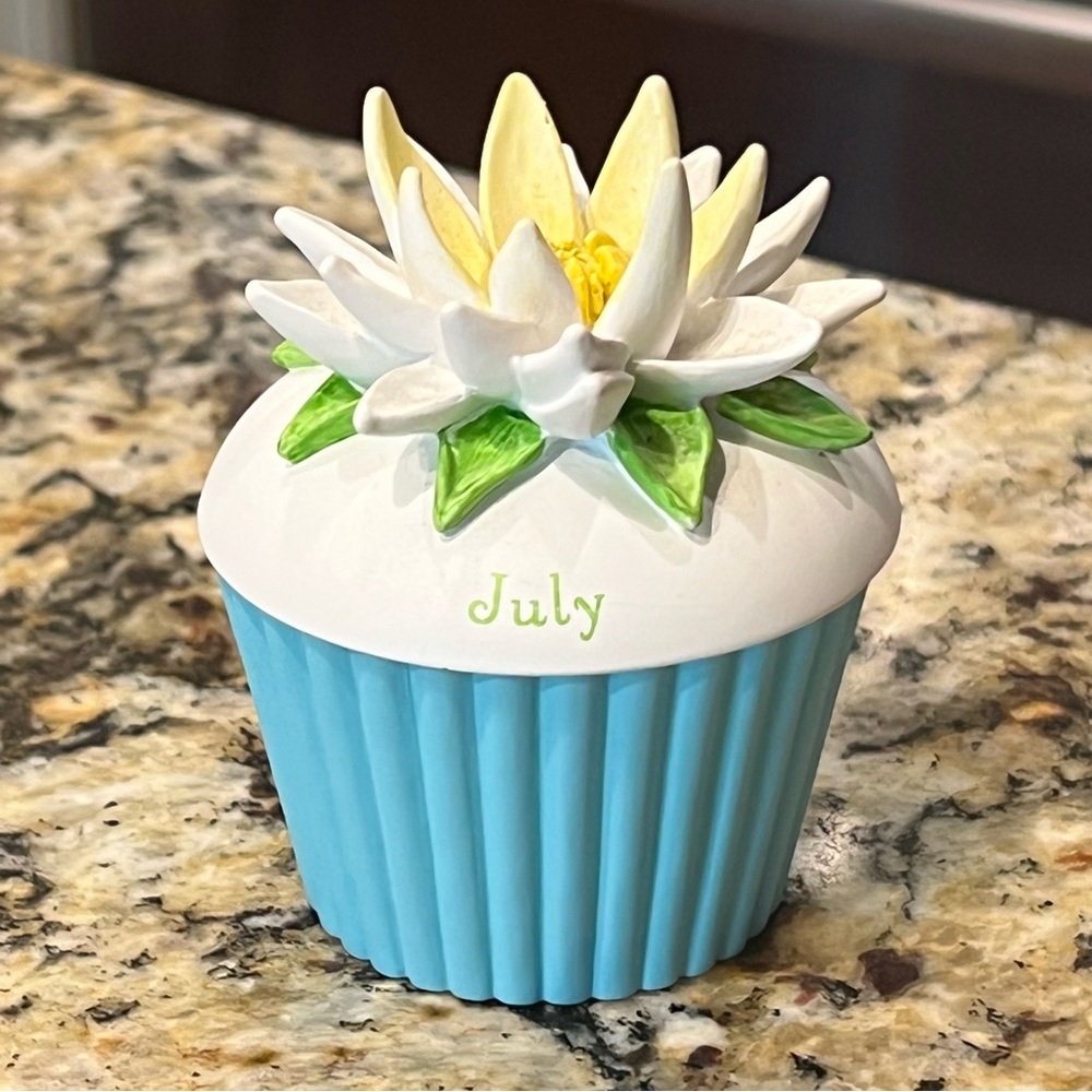 Vintage Hallmark Birthday Cupcake July Birthday Water Lily Trinket Jewelry Box